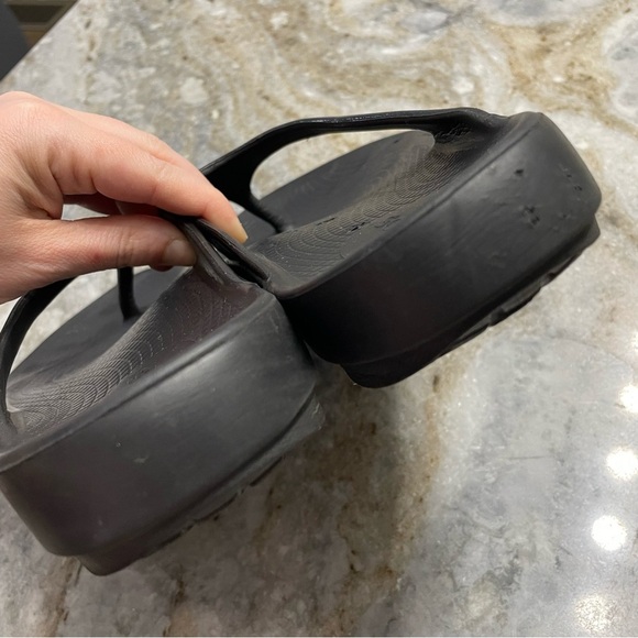 OOFOS OOlala Limited Shiny Black Thong Flip Flop Recovery Sandals Women’s 9 - Picture 9 of 11